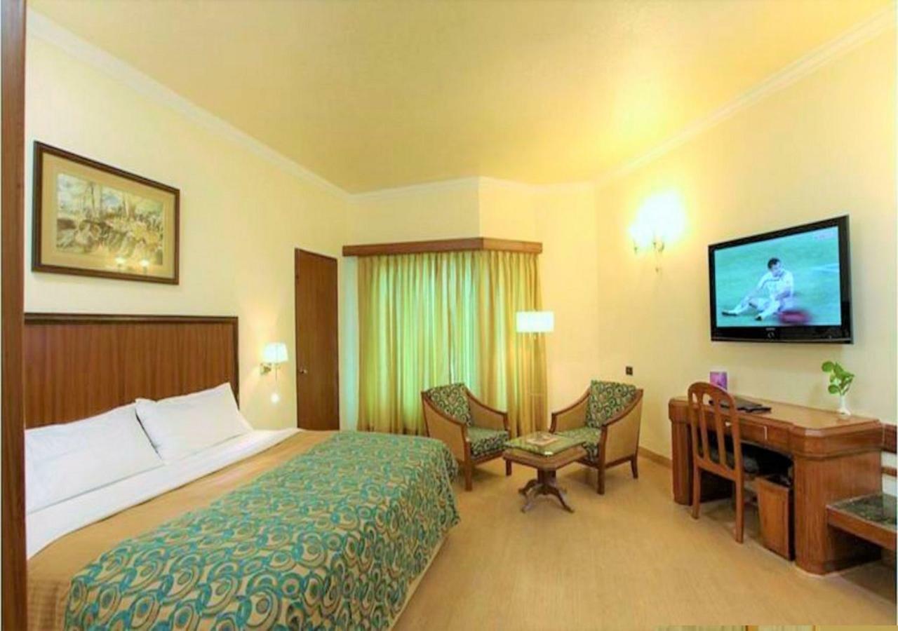 Hotel Samrat, New Delhi Exterior photo